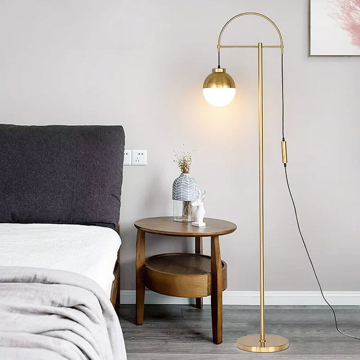 Lampadaire doré salon