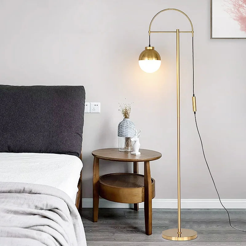 Lampadaire doré salon