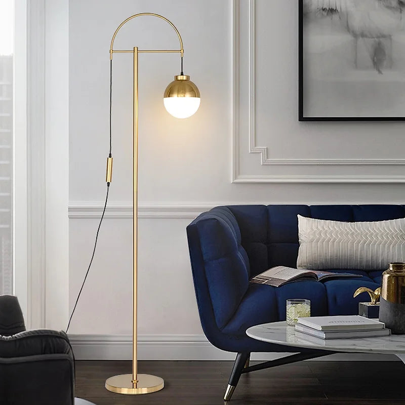 Lampadaire doré salon